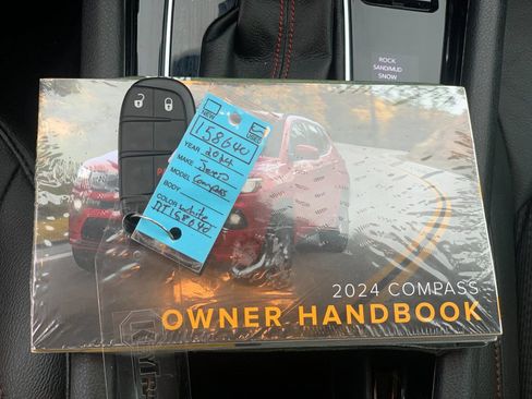 Used 2024 Jeep Compass Trailhawk image 10