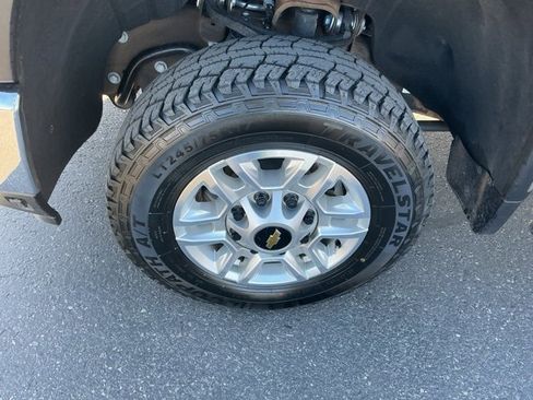 Used 2025 Chevrolet Silverado 2500 LT w/ Convenience Package image 11