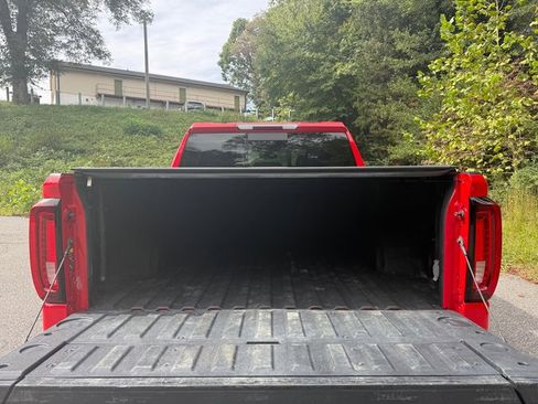 Used 2022 GMC Sierra 1500 AT4 w/ AT4 Premium Package image 10