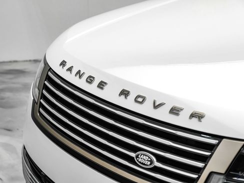 Used 2024 Land Rover Range Rover SV AWD/4WD image 32