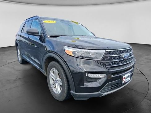 Used 2024 Ford Explorer XLT w/ Equipment Group 202A AWD/4WD image 4