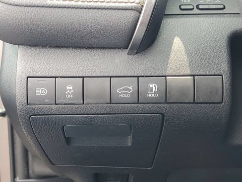 Used 2020 Toyota Camry LE AWD/4WD image 8