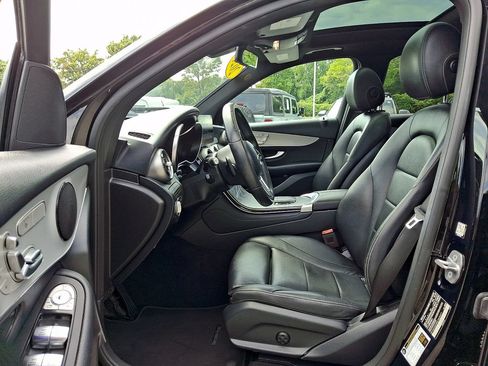 Used 2020 Mercedes-Benz GLC 300 w/ Premium Package image 13