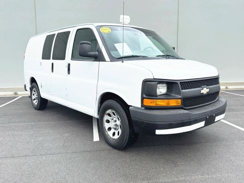 Used 2013 Chevrolet Express 1500 RWD image 9