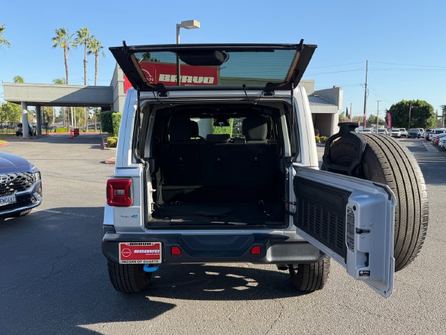 Used 2024 Jeep Wrangler Unlimited Sahara AWD/4WD image 5