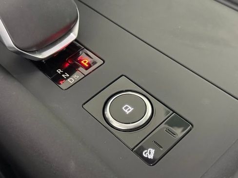 Certified 2025 Land Rover Discovery S AWD/4WD image 30