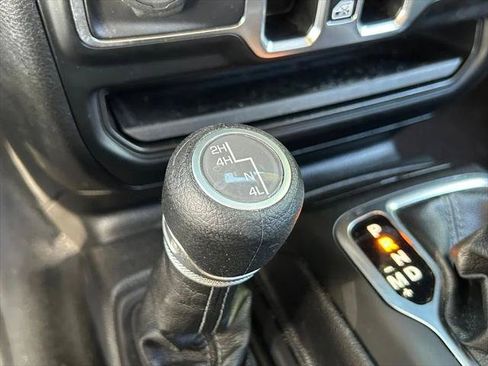 Certified 2025 Jeep Gladiator Sport AWD/4WD image 26