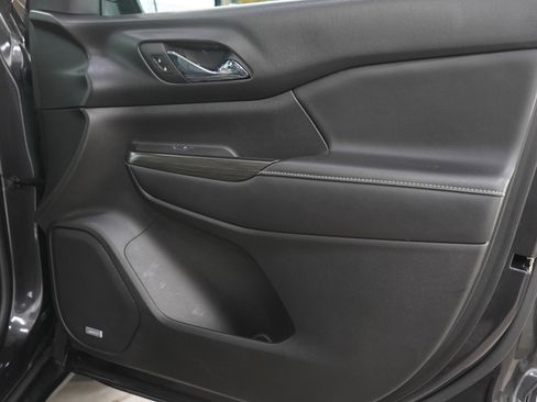 Used 2018 GMC Acadia SLT AWD/4WD image 9