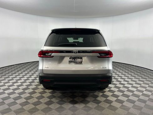 Used 2025 Toyota Grand Highlander XLE image 6