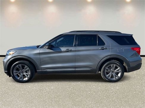 Certified 2022 Ford Explorer XLT w/ Equipment Group 202A image 8