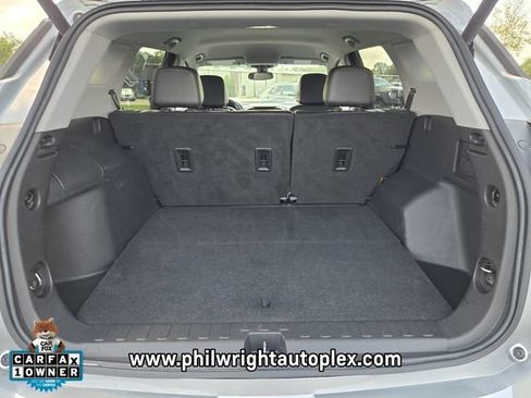 Used 2024 GMC Terrain SLT AWD/4WD image 19