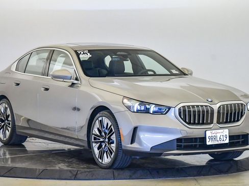 Used 2025 BMW 530i w/ Premium Package image 6