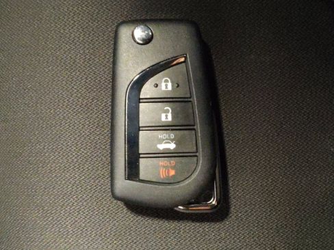 Used 2022 Toyota Camry LE FWD image 32