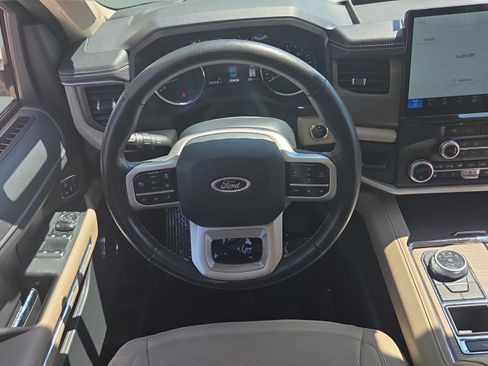 Used 2024 Ford Expedition Limited image 12