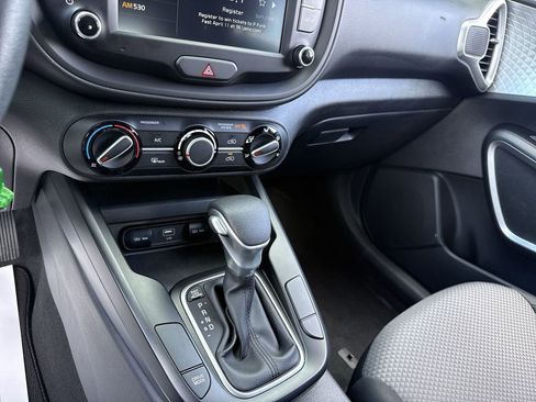 Used 2025 Kia Soul LX w/ LX Technology Package image 16