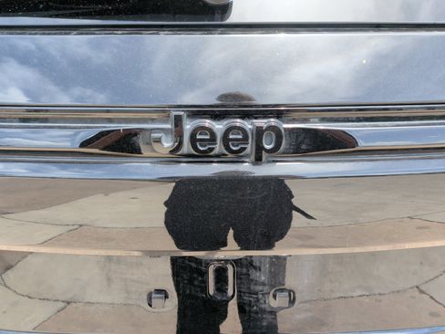 Used 2024 Jeep Grand Cherokee Altitude RWD image 34