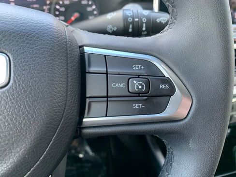 Used 2024 Jeep Compass Latitude AWD/4WD image 17