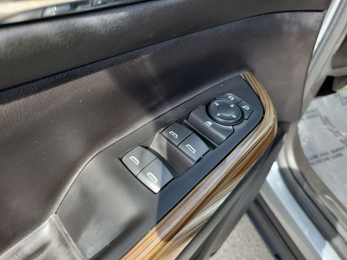 Used 2023 GMC Acadia SLE FWD image 23