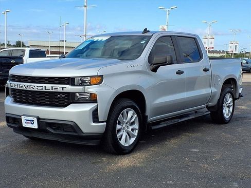 Used 2022 Chevrolet Silverado 1500 Custom w/ Safety Confidence Package image 3