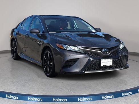 Used 2018 Toyota Camry XSE image 4