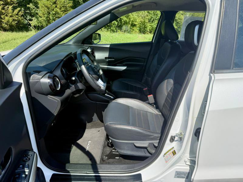 Used 2020 Nissan Kicks SR FWD image 16