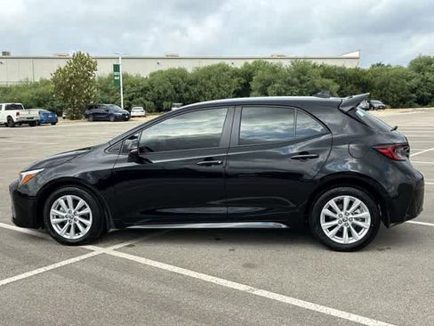 Used 2026 Toyota Corolla SE FWD image 3
