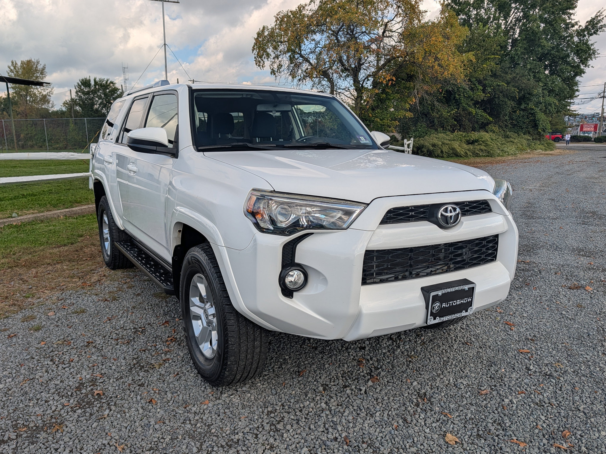 Used 2016 Toyota 4Runner SR5 AWD/4WD image 3