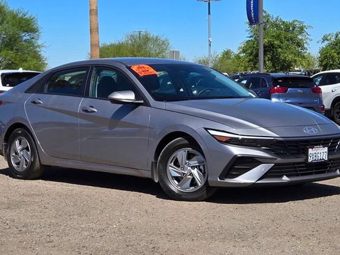 Used 2026 Hyundai Elantra SE FWD image 1