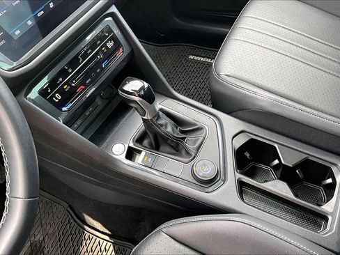 Used 2023 Volkswagen Tiguan SE image 16