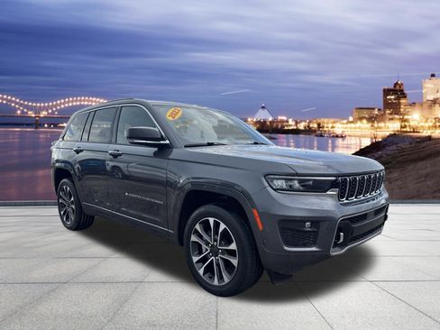 Used 2022 Jeep Grand Cherokee Overland RWD image 4