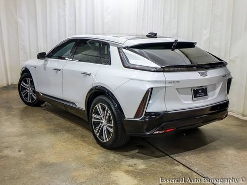 Certified 2024 Cadillac Lyriq Luxury AWD/4WD image 9