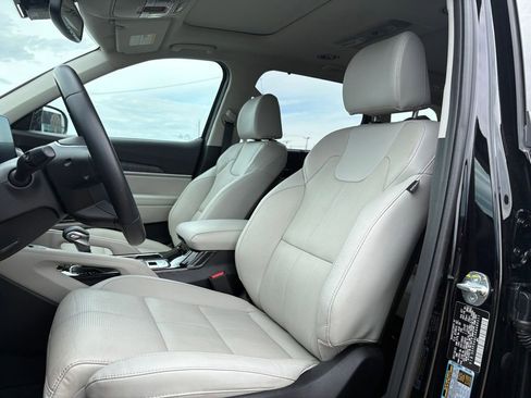 Used 2024 Kia Telluride SX w/ Towing Package FWD image 11