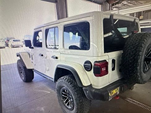 Used 2024 Jeep Wrangler Unlimited Rubicon AWD/4WD image 10