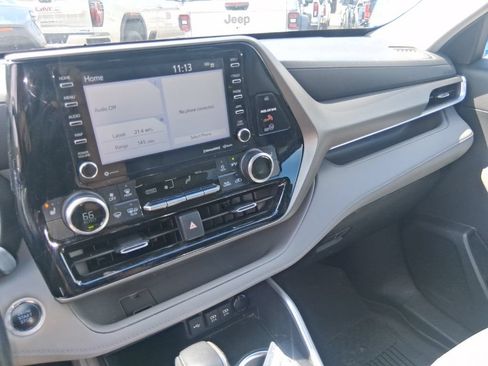 Used 2021 Toyota Highlander XLE AWD/4WD image 15