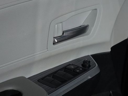 Used 2025 Toyota Sienna XLE image 22