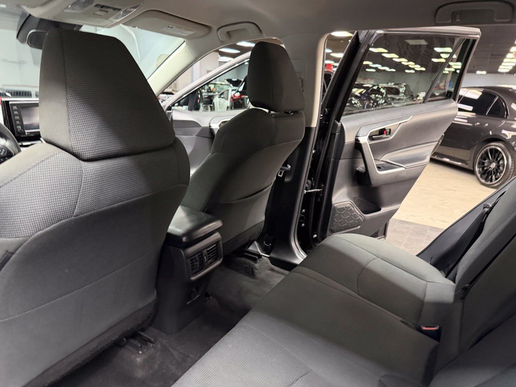Used 2022 Toyota RAV4 LE FWD image 36