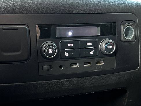 Used 2018 Chevrolet Suburban Premier AWD/4WD image 17