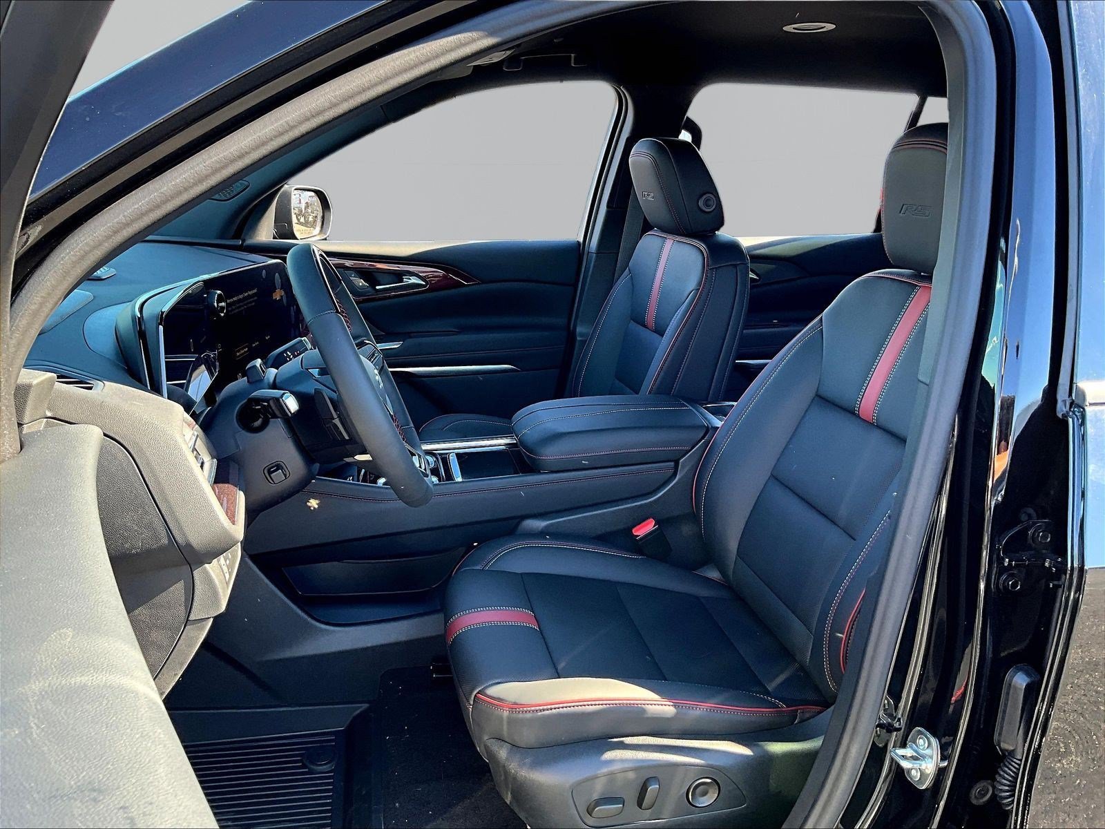 New 2027 Chevrolet Traverse RS w/ LPO, Floor Liner Package FWD image 17