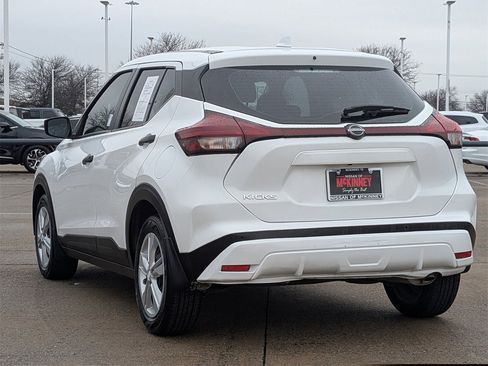 Certified 2025 Nissan Kicks Play S image 4