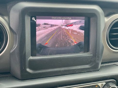 Used 2021 Jeep Gladiator Sport image 19