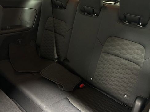 Used 2024 Nissan Pathfinder S image 19