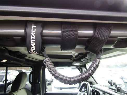 Used 2019 Jeep Wrangler Unlimited Sahara image 14