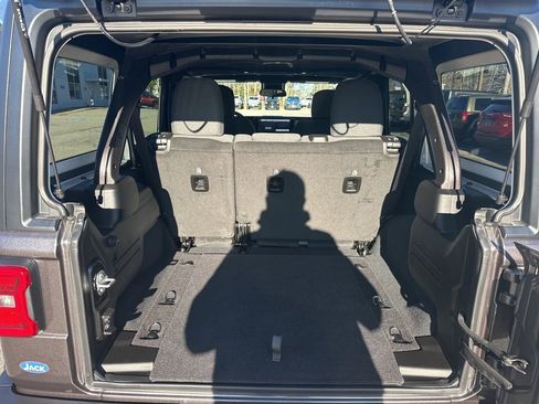 Used 2025 Jeep Wrangler Sport S image 27
