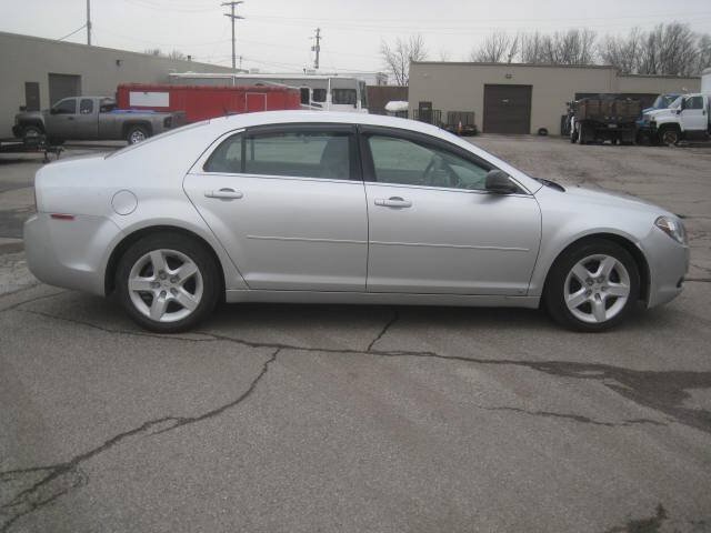 Used 2010 Chevrolet Malibu LS FWD image 4