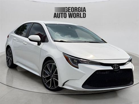 Used 2020 Toyota Corolla LE FWD image 2