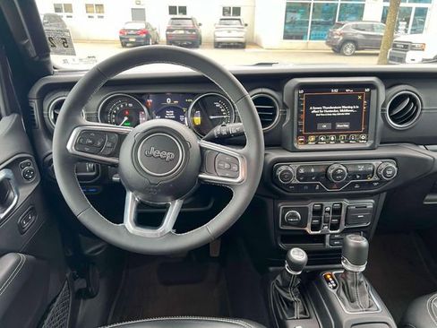 Used 2023 Jeep Wrangler Unlimited Sahara w/ Cold Weather Group AWD/4WD image 14
