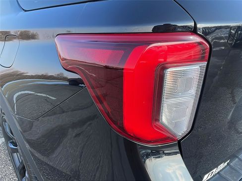 Used 2023 Ford Explorer ST-Line image 11