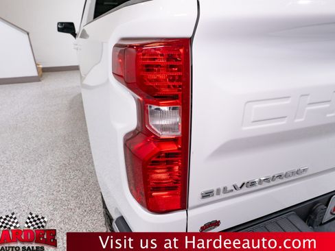 Used 2022 Chevrolet Silverado 1500 LT w/ Z71 Off-Road Package image 9