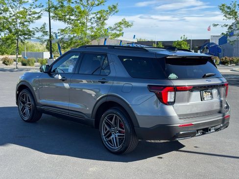 Used 2025 Ford Explorer ST-Line w/ ST-Line Street Pack AWD/4WD image 6