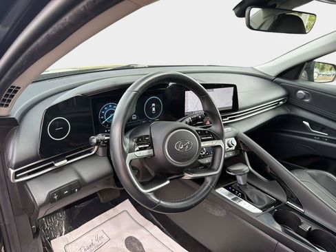 Used 2023 Hyundai Elantra Limited image 18